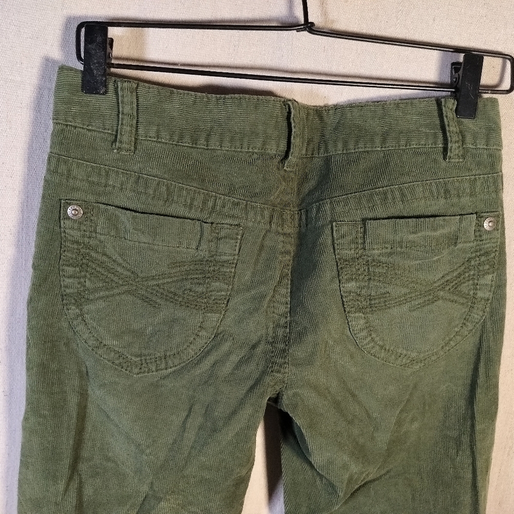 Woman's green corduroy Aeropostale stretch size 3 / 4 pants in excellent shape. - Picture 9 of 9